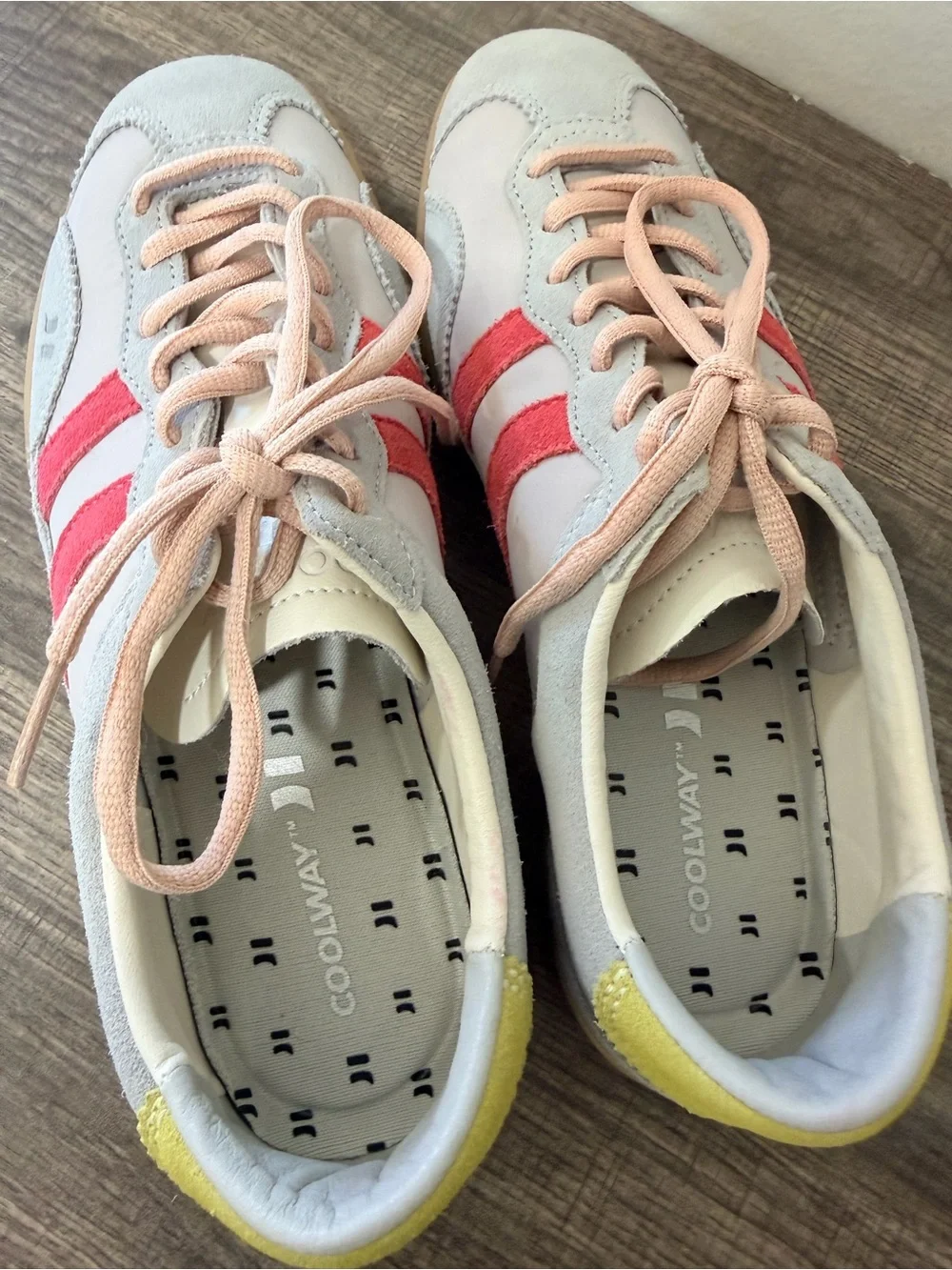 COOLWAY Low Top Lace Up Sneakers Suede Rubber Outsole size US 7 Women